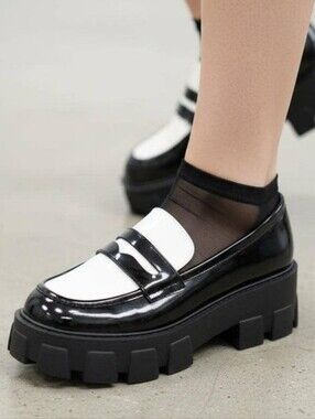 ShoeDazzle Alina Two-Tone Black White Platform Chunky Lug Sole Penny Loafers